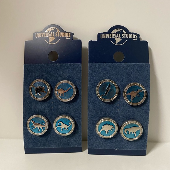 Universal Studios Jurassic World Blue Pin Set New - Picture 2 of 12